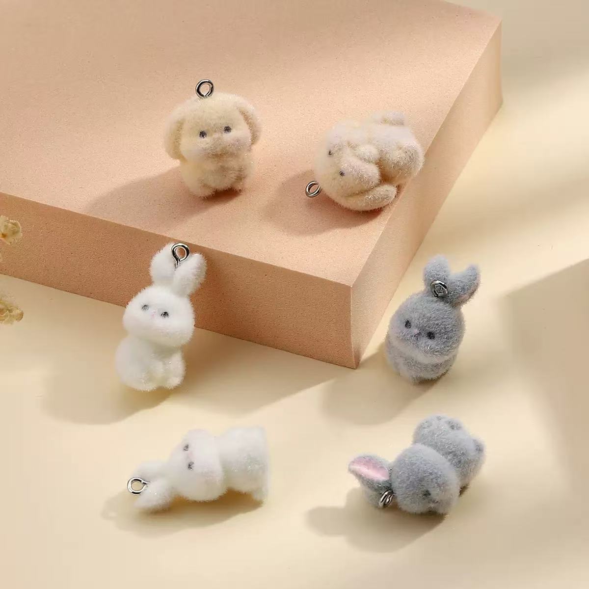 10pcs Flocking Little Rabbit R - Resin Art Pendant 评论和价格