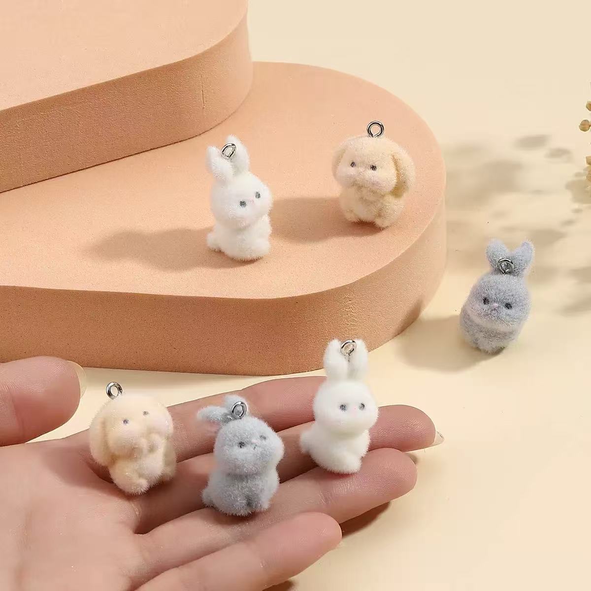 10pcs Flocking Little Rabbit R - Resin Art Pendant 评论和价格